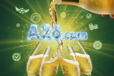 Campo de futebol visto de cima com marcações de escanteio